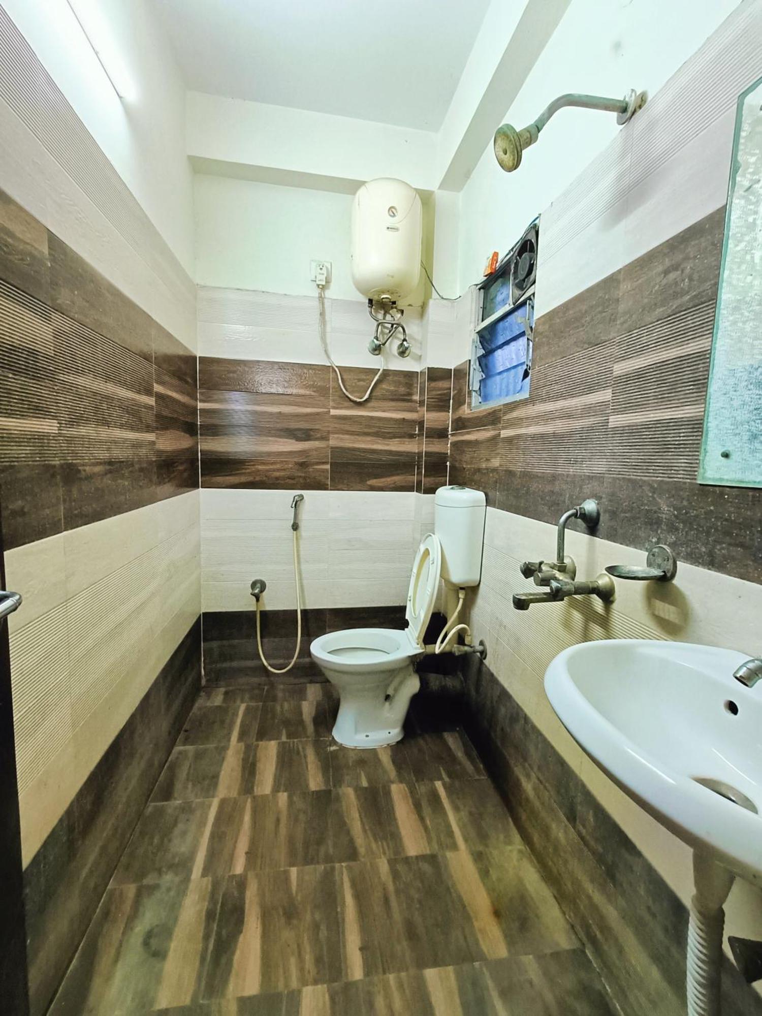 Rest Inn Hotel Newtown Road Near Tata Medical Calcutta Extérieur photo