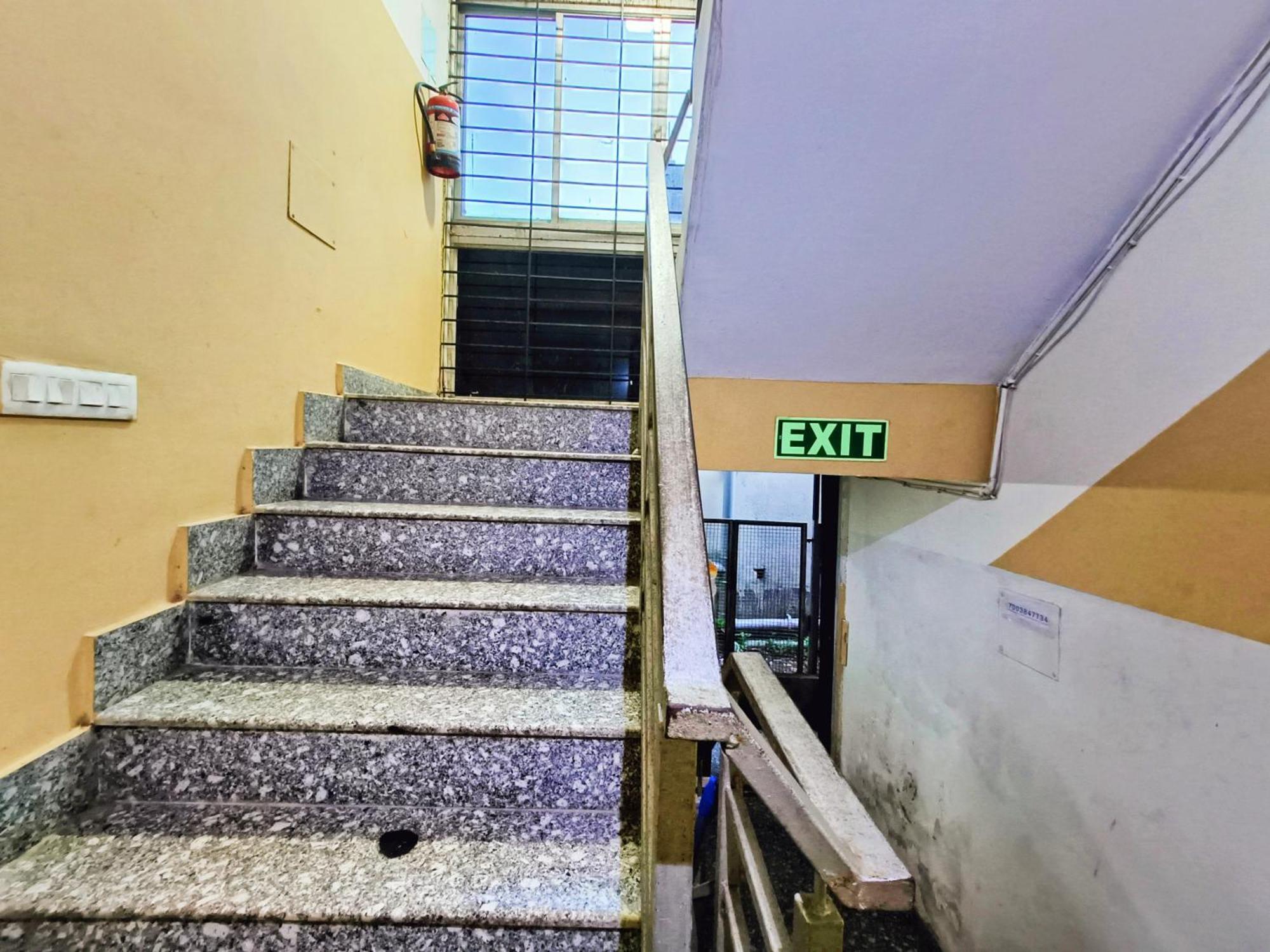 Rest Inn Hotel Newtown Road Near Tata Medical Calcutta Extérieur photo