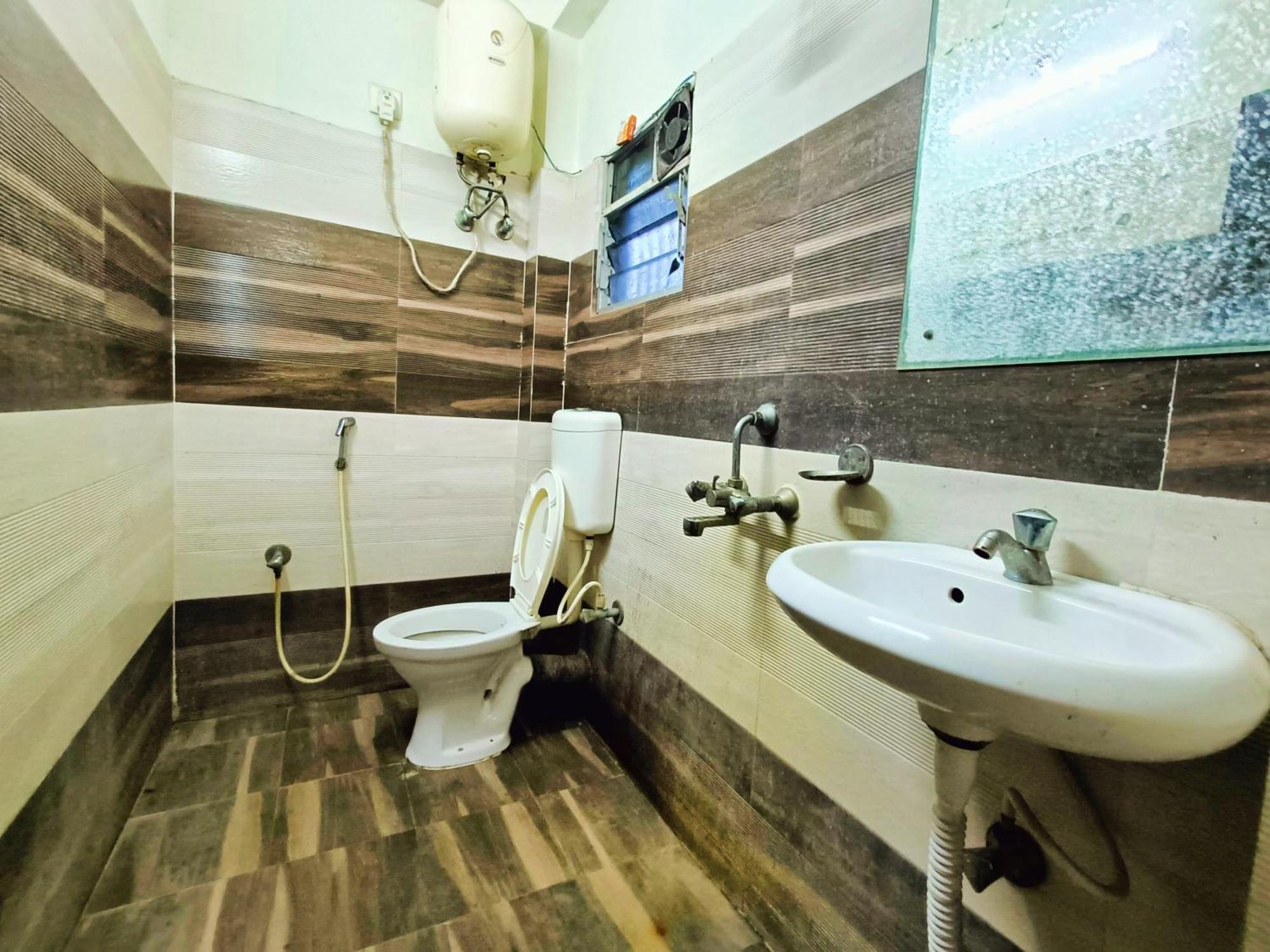 Rest Inn Hotel Newtown Road Near Tata Medical Calcutta Extérieur photo
